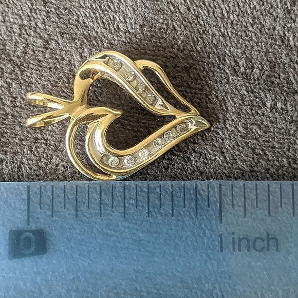 10K solid gold diamond heart pendant - Picture 9 of 12